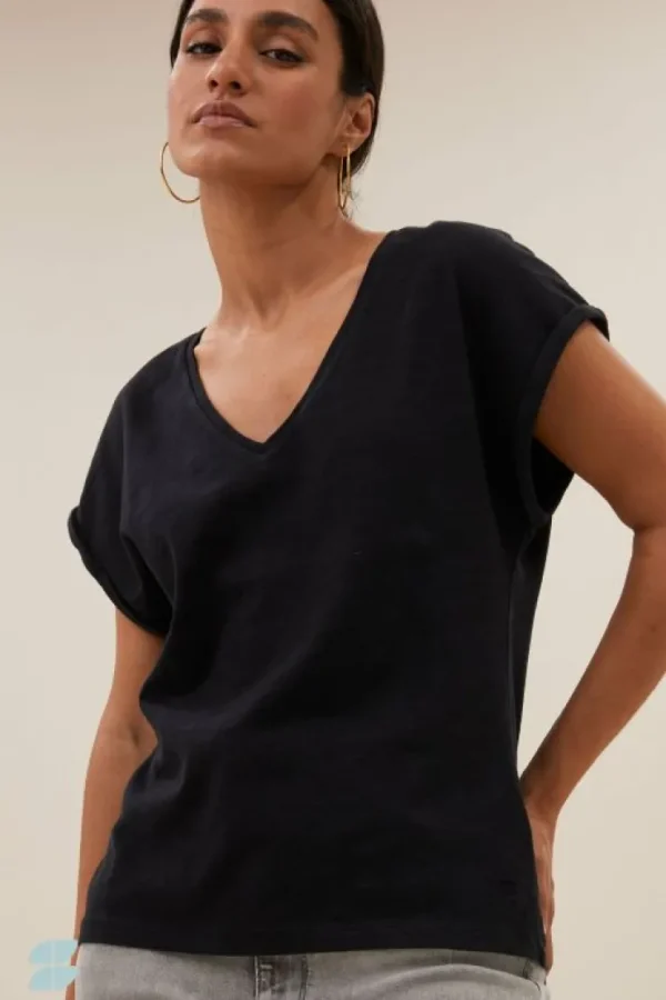 momi logo top | jet black-By bar Best